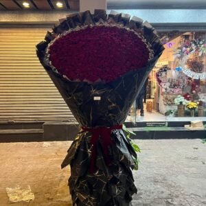 huge roses bouquet